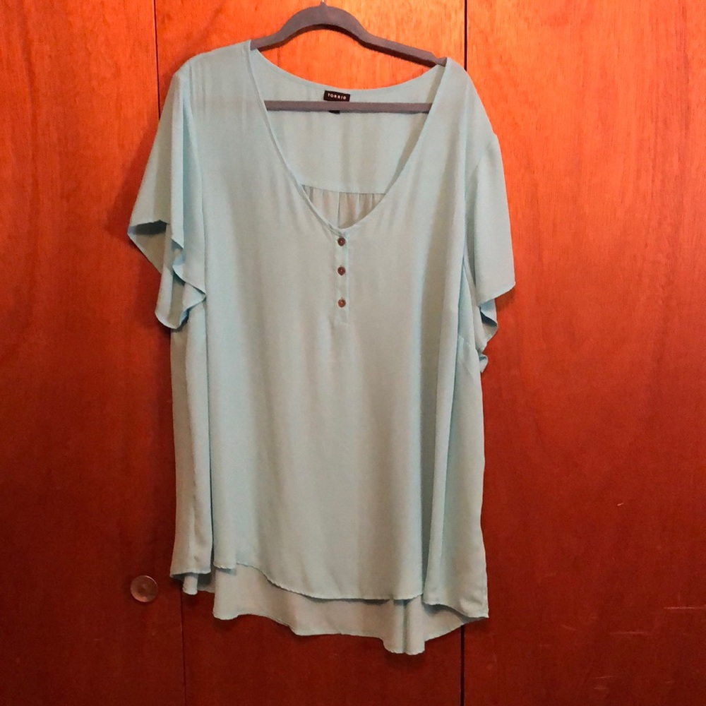 Torrid hi-low shirt